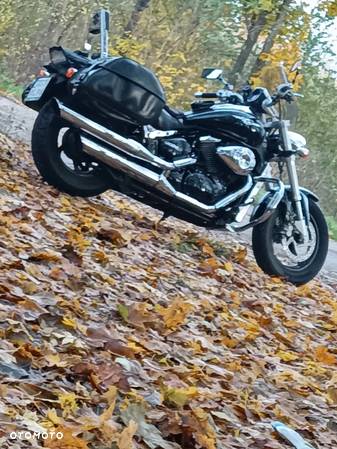 Suzuki Intruder - 1