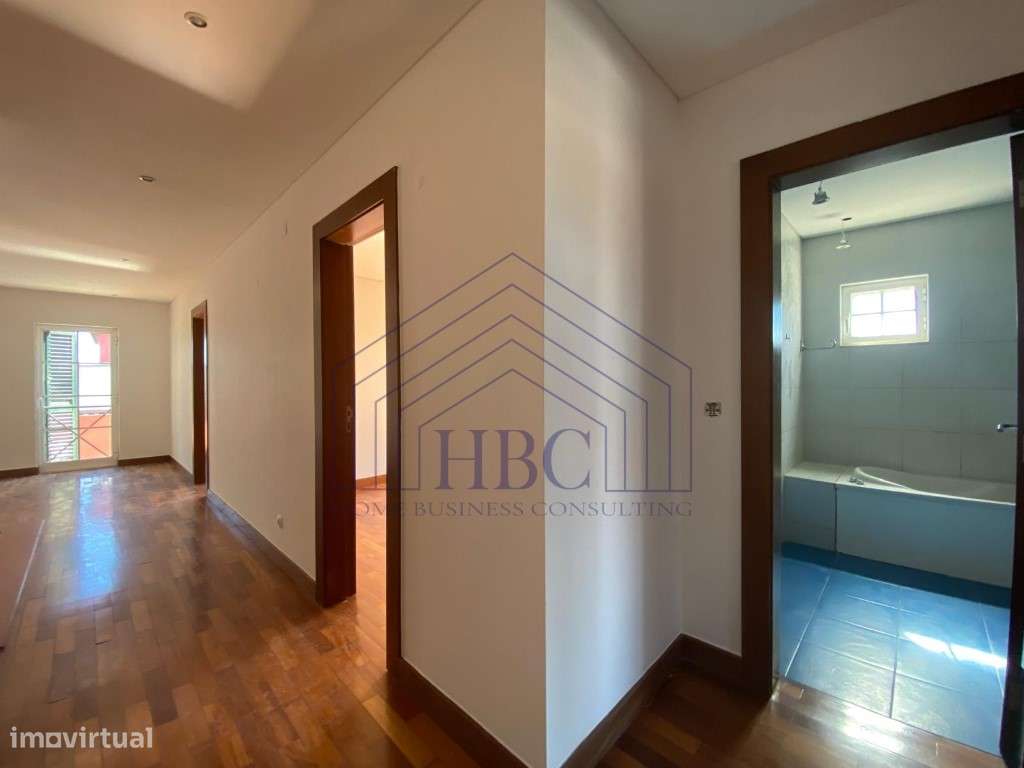 Moradia T4 com Amplo Jardim e Potencial de Remodelação em Alcabidec...-51