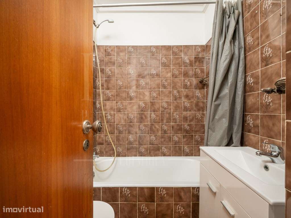 Apartamento T4 com Garagem | Rua Sanches da Gama, Coimbra-12