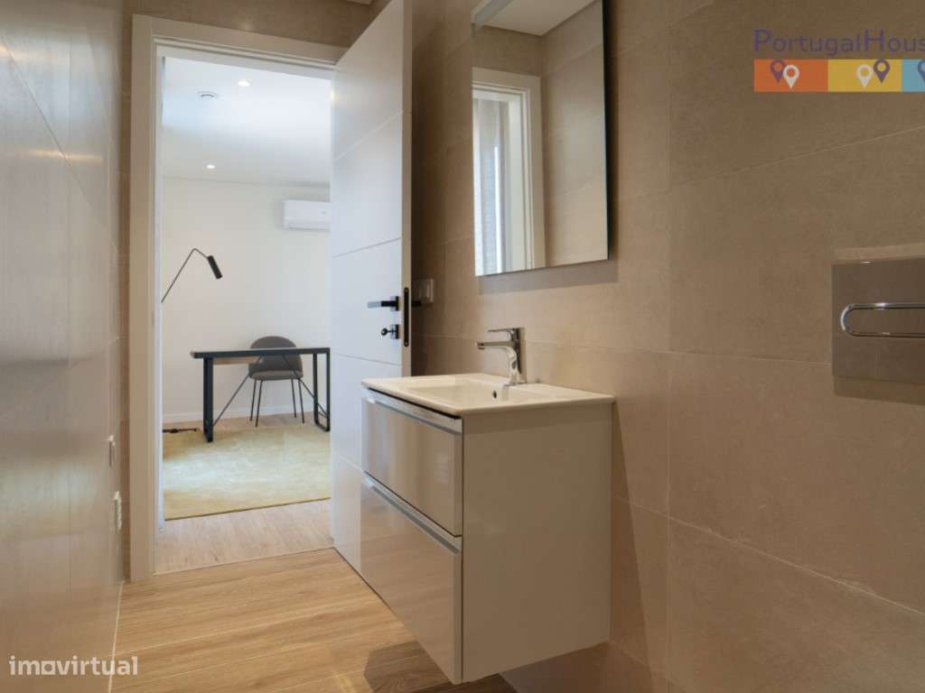 Vivenda T4+1 na praia do Areal com piscina.-31