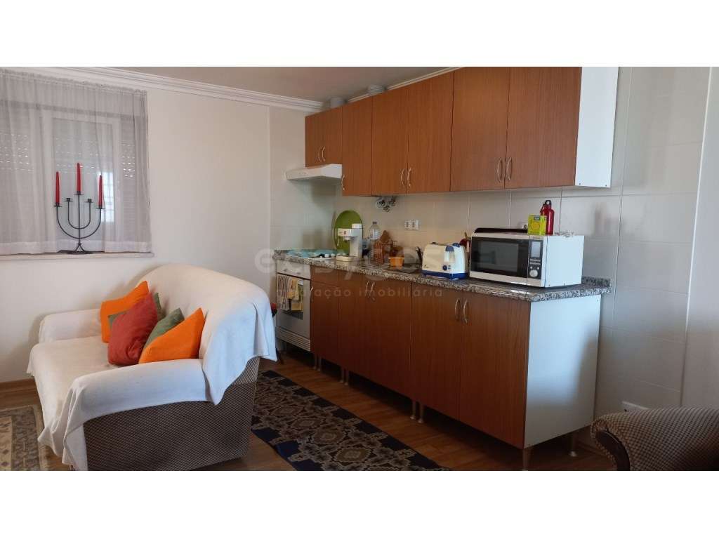 Moradia com Garagem, Terraço e Anexos em Pernes - Grande imagem: 3/20