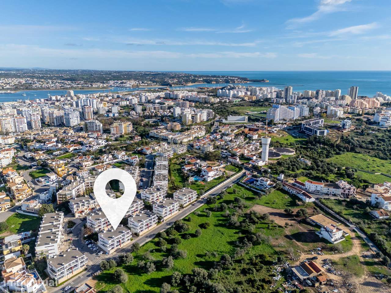 DUPLEX T2 DE CANTO COM AMPLAS VARANDAS E GARAGEM PERTO DA PRAIA!-3