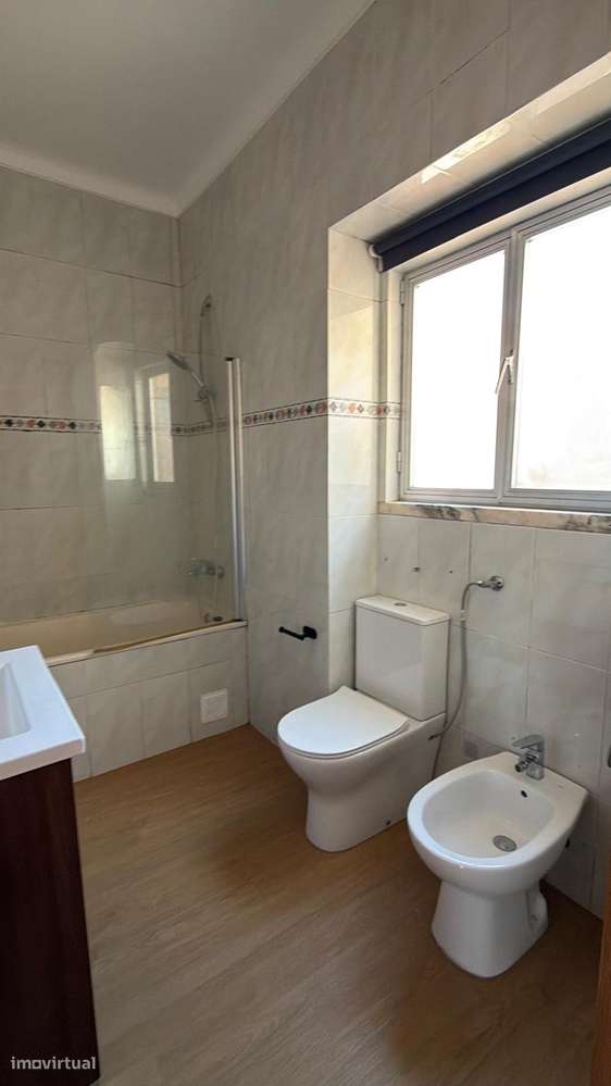 Apartamento T4 em Rio de Mouro-11