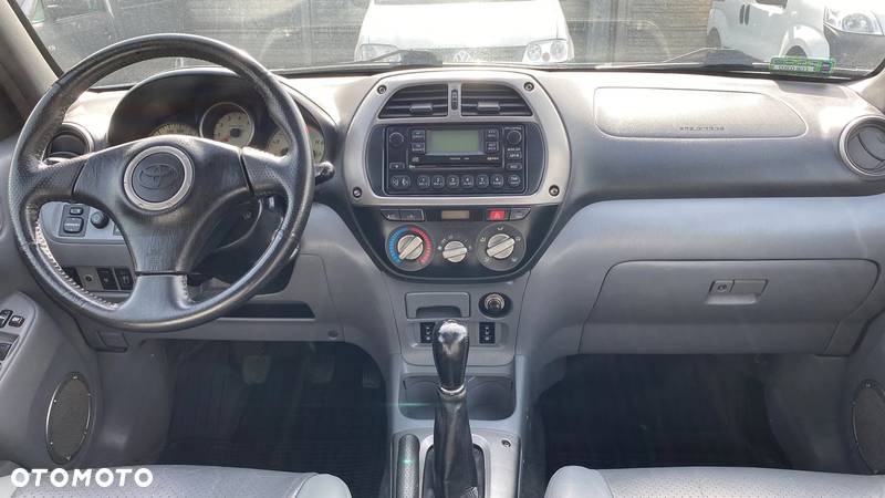 Toyota RAV4 2.0 D-4D 4x4 - 22