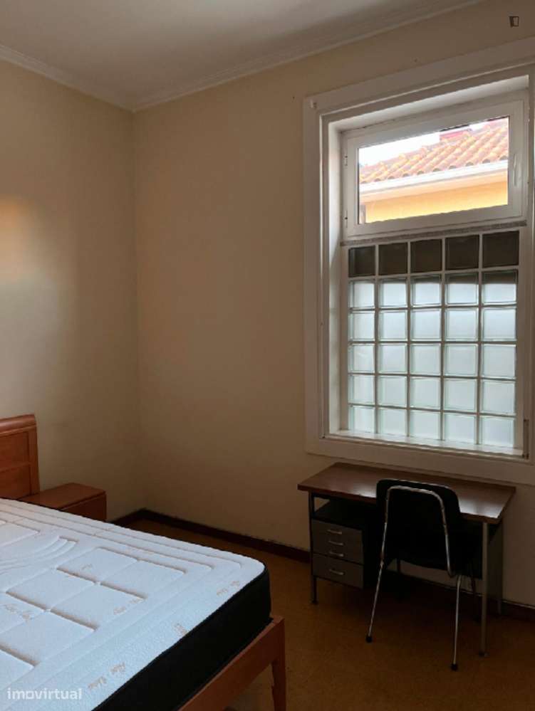 Quarto - localizado em Paranhos Porto - Grande imagem: 3/8