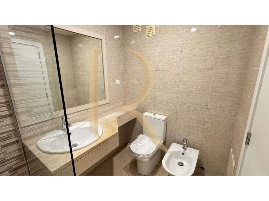 Apartamento duplex T1+1 remodelado no Monte da Caparica-7