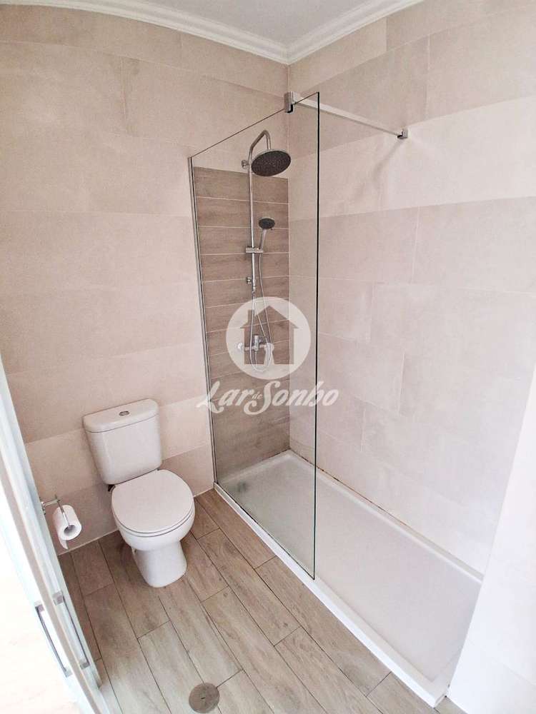 Andar moradia T3 totalmente renovado, com três frentes e excelente ...-15