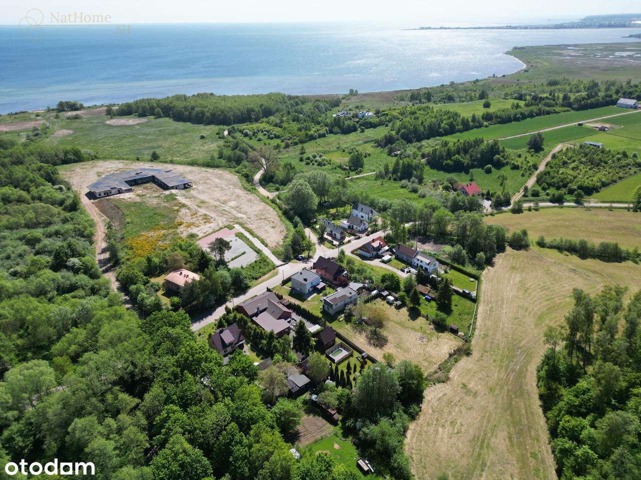 Duża działka w malowniczym położeniu z 2 budynkami-11