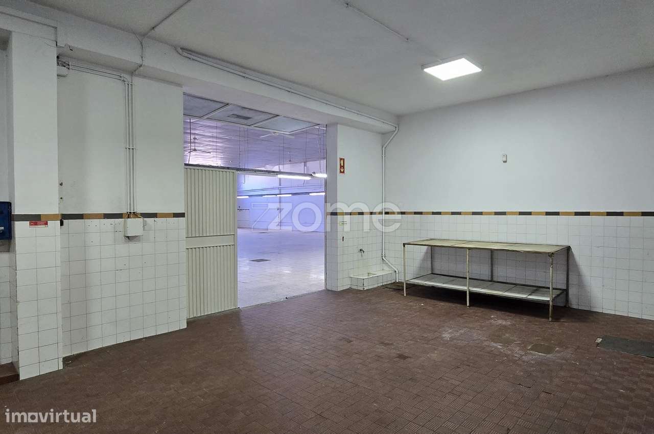 Armazém Industrial para Arrendamento em São João da Madeira - Grande imagem: 4/53