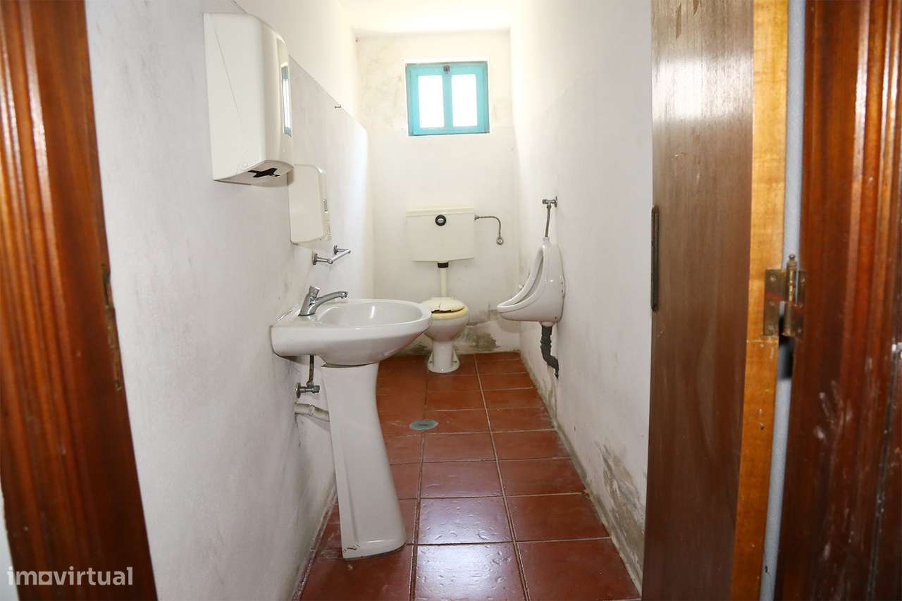 Armazém  Venda em Lustosa e Barrosas (Santo Estêvão),Lousada-23