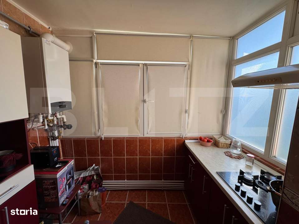 Apartament de 3 camere, decomandat, cartierul 1 Mai - Imagine principală: 5/9