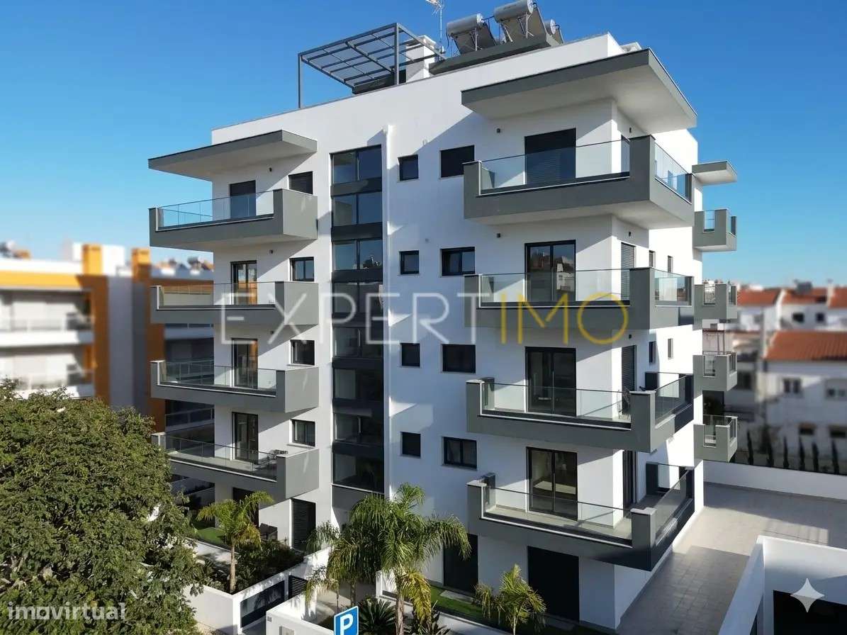 Apartamento T3 Novo Com Garagem Arrecadacao E Piscina