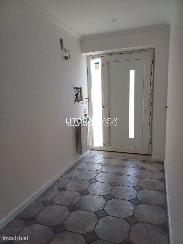 Moradia T4 | Remodelada | Póvoa do Paço - Grande imagem: 2/36