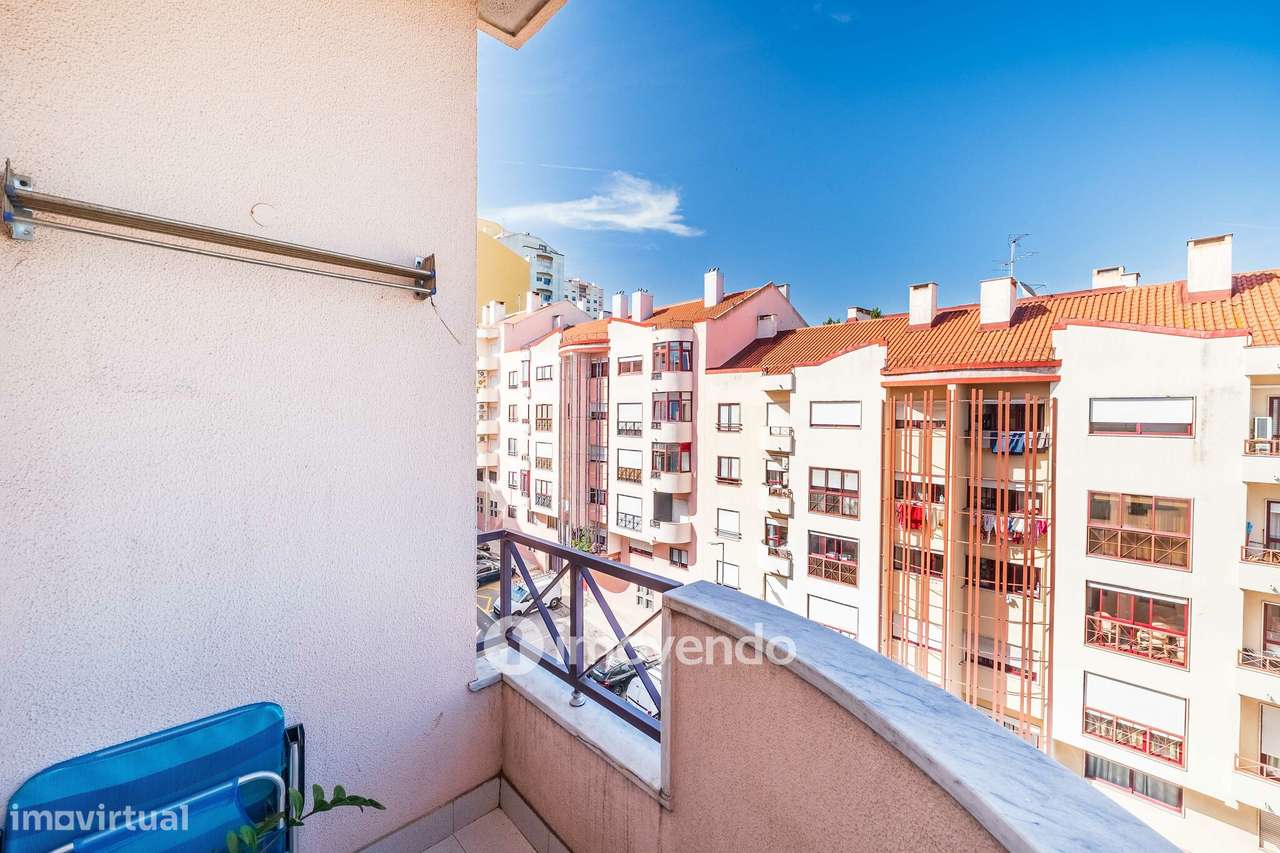 Apartamento T3, com garagem e arrecadação, na Ramada-19