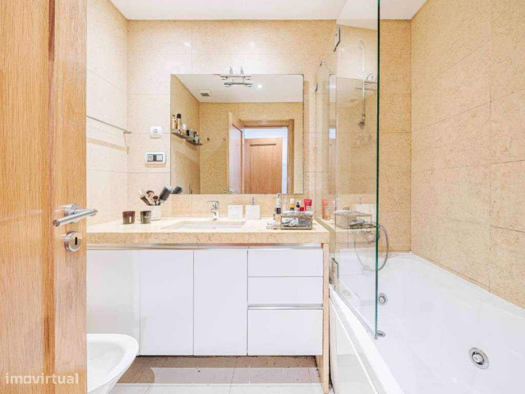 T3 em Telheiras com 155m² | Box para 2 carros | Varanda | Excelente...-10