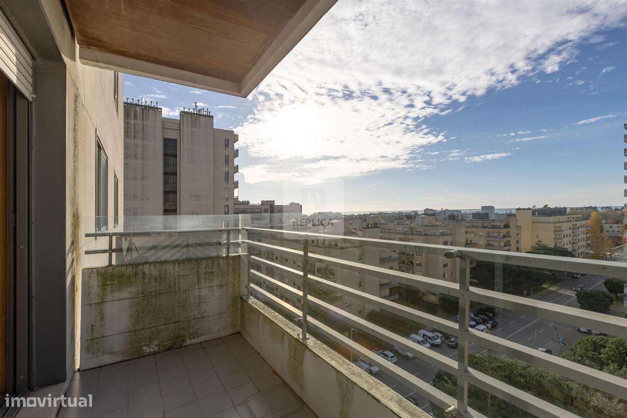 Apartamento T3+1 com Varanda e Vistas Desafogadas em Ramalde - Grande imagem: 5/27