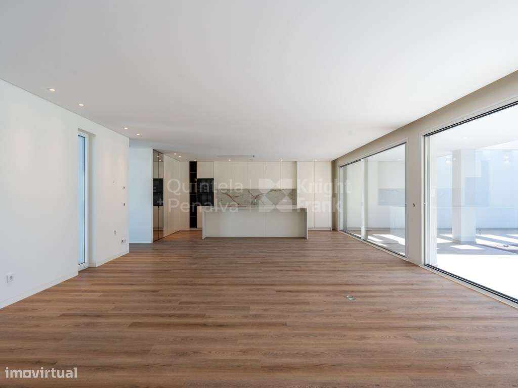 Moradia T7 com jardim e piscina na Verdizela-10