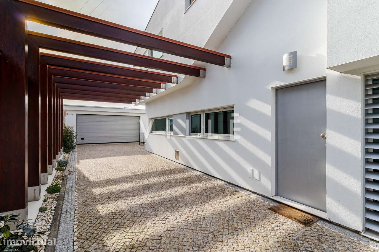 Moradia T4 com piscina aquecida e garagem dupla - Grande imagem: 5/54