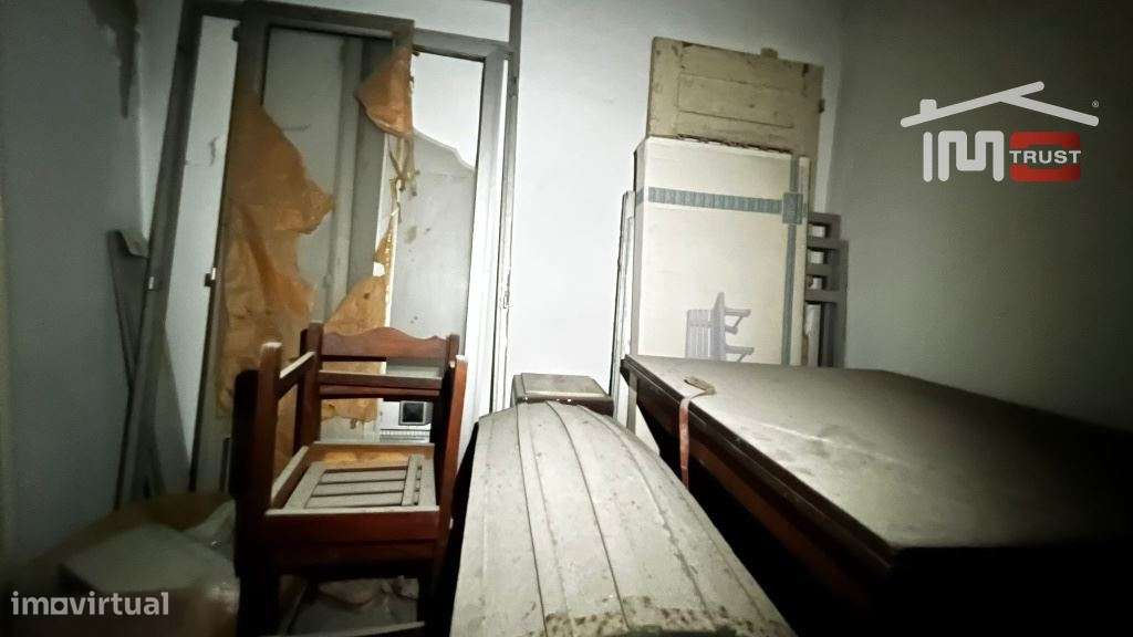 Prédio Habitacional Rés-do-Chão e 1º andar no Centro do Montijo - P...-24