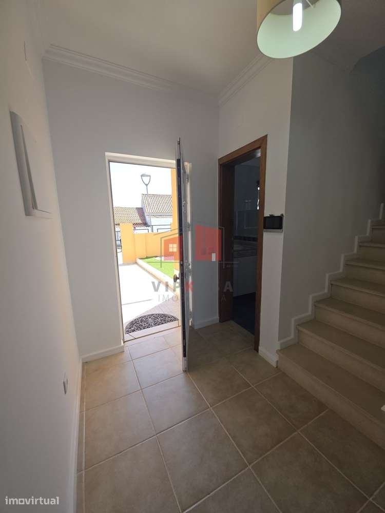 Moradia T4 com Piscina em 900 m2 de lote-4