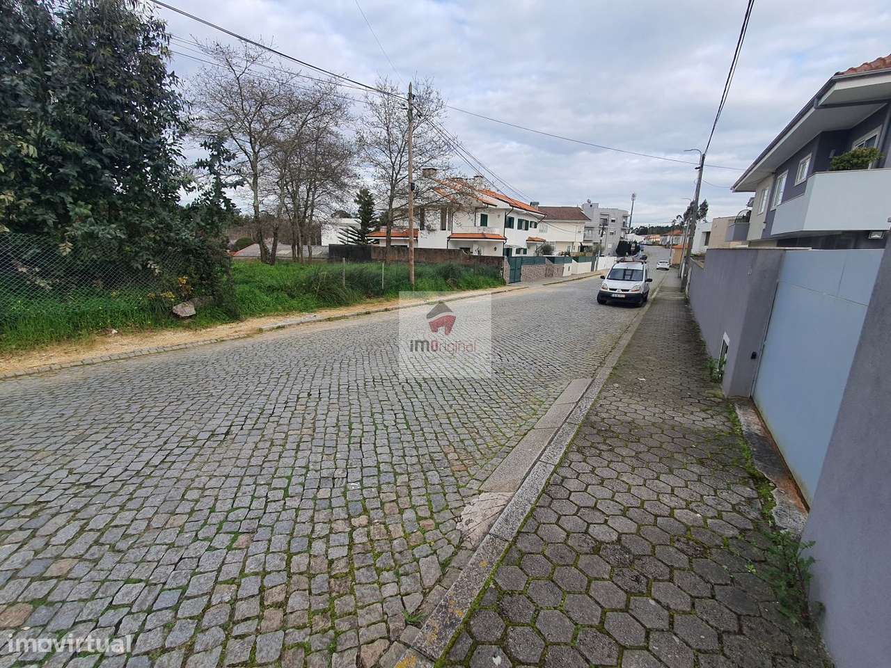 Lote com 600 m2 para moradia 4 frentes, a 6 min. da praia-13