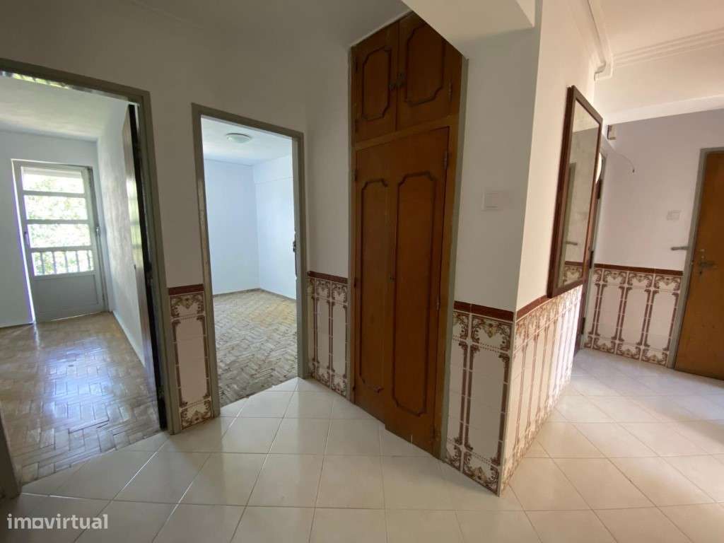 Apartamento T3 com Varanda em Monte Abraão - Uma Oportunidade para ...-2