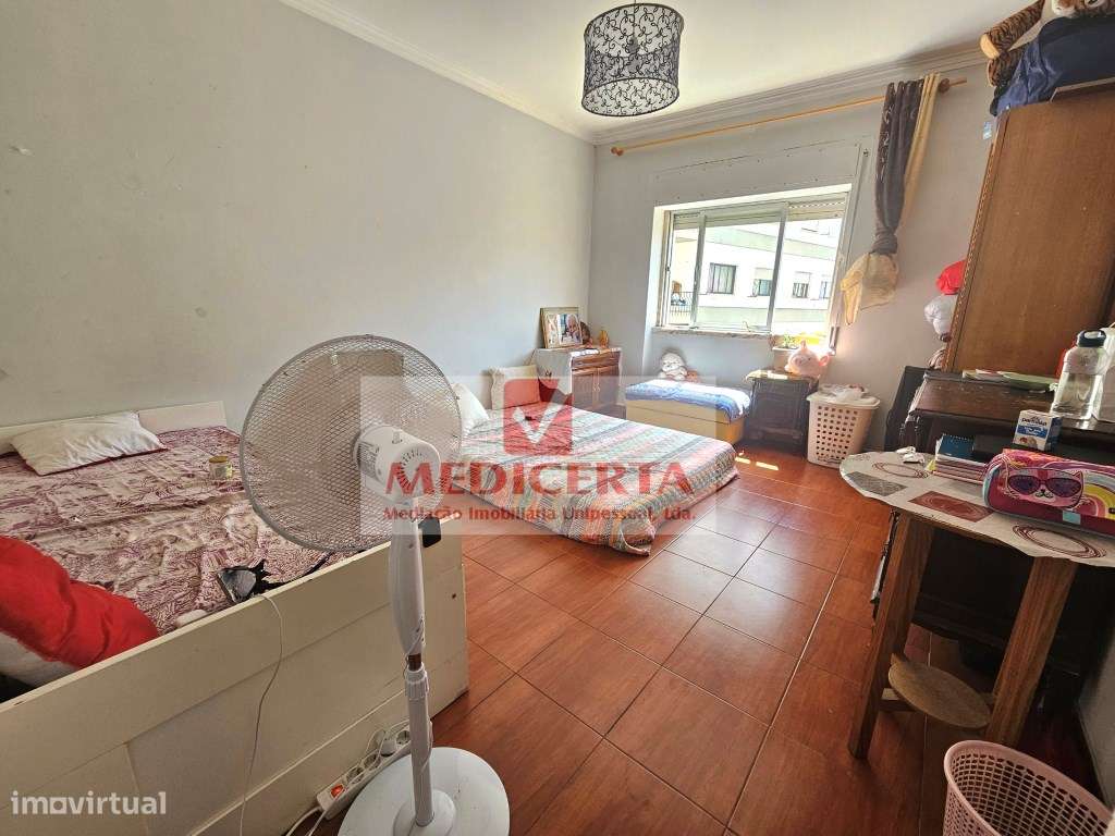 Agualva - Av. Bons Amigos - T2 (83m²)-11
