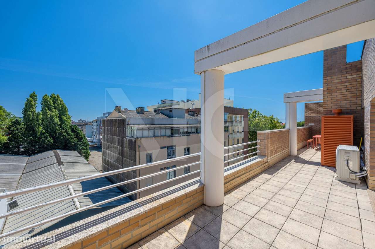 Penthouse T2 Matosinhos em Condomínio fechado com Garagem e Arrumos-15
