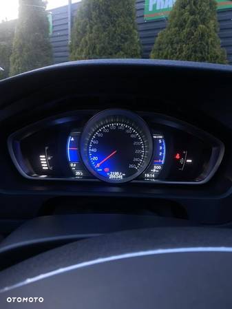 Volvo V40 D4 Momentum - 27