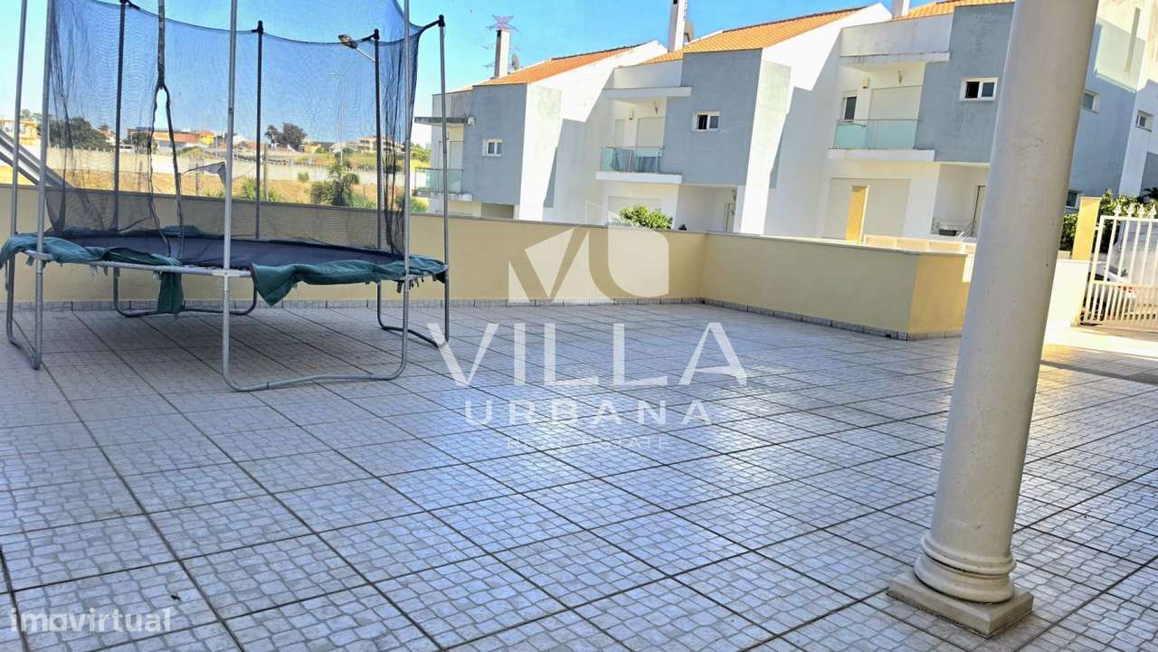 Moradia Isolada T4 com Cave, Sub-cave e Jardim | Charneca da Caparica-27