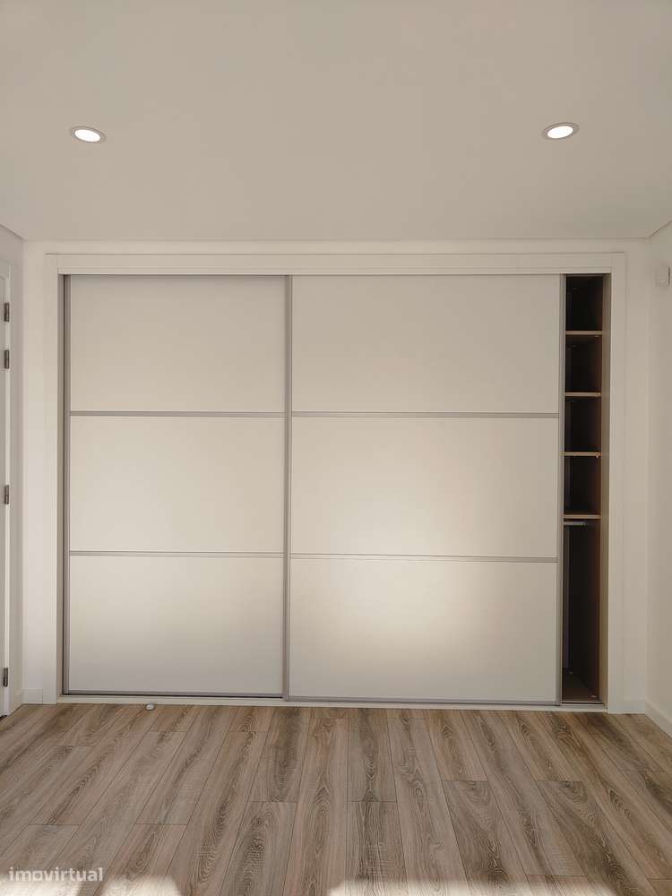 Oferta 1% do Valor de Aqusição - Moradia T4 + 1 com Piscina e Garagem-41