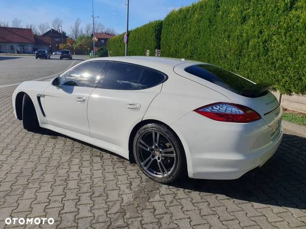 Porsche Panamera 4 PDK Platinum Edition - 16