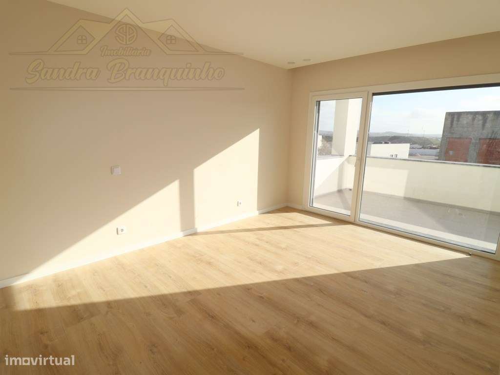 Moradia T5 (NOVA) com Piscina-29