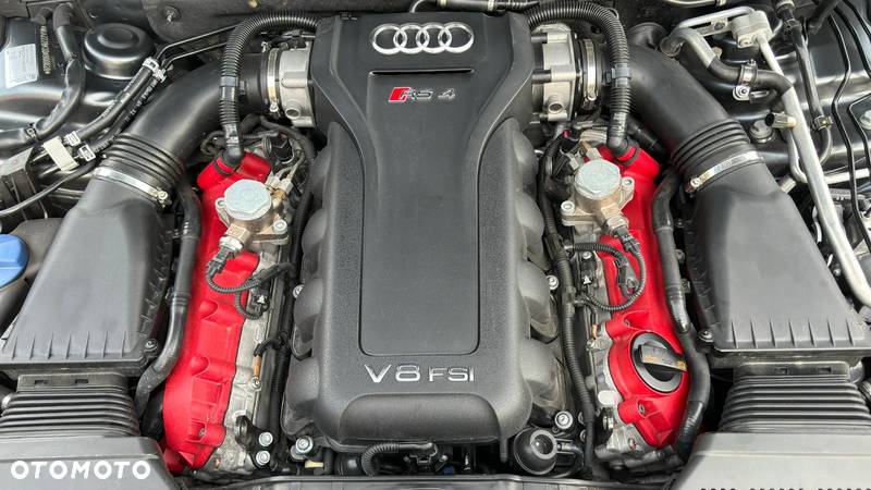 Audi RS4 Avant S tronic - 23