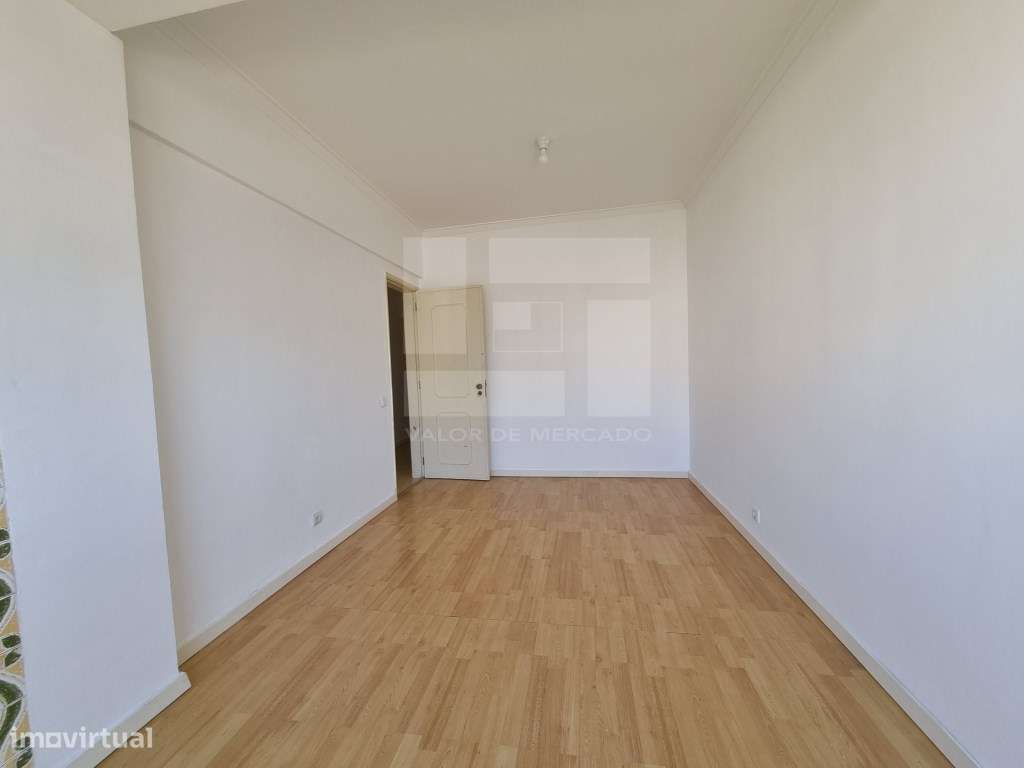 Apartamento T3 usado para venda em Mina de Água, Amadora.-20
