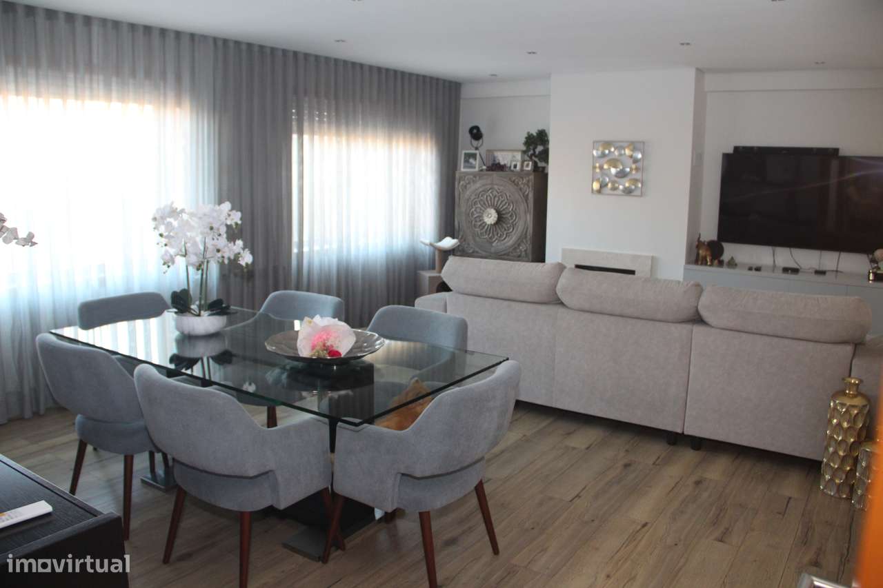 Apartamento T3 com 2 frentes na Maia-0