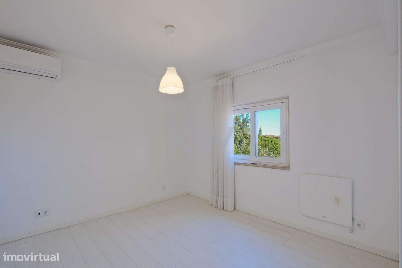 Apartamento T4 duplex remodelado e com garagem na Costa da Guia - Grande imagem: 4/50