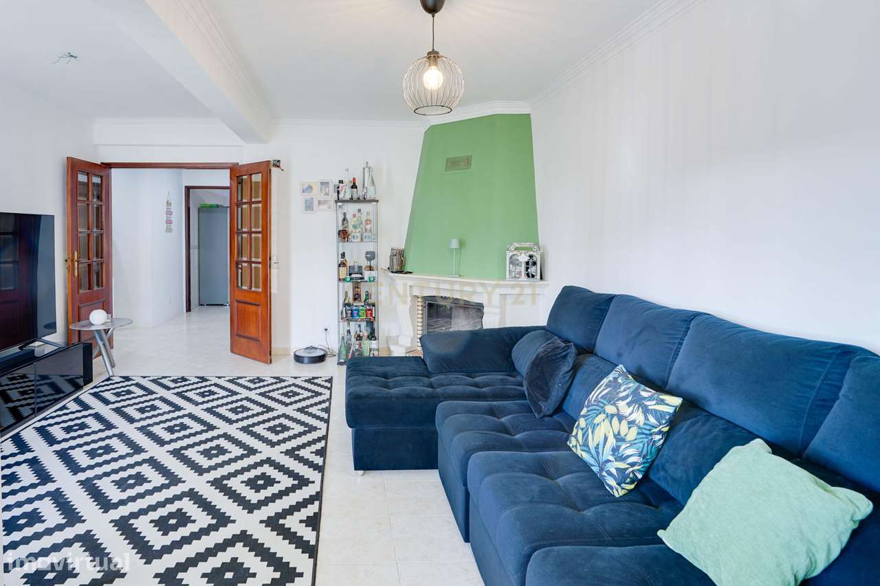 T4 com Garagem, Arrecadação e Excelente Localização – Alhos Vedros - Grande imagem: 4/32