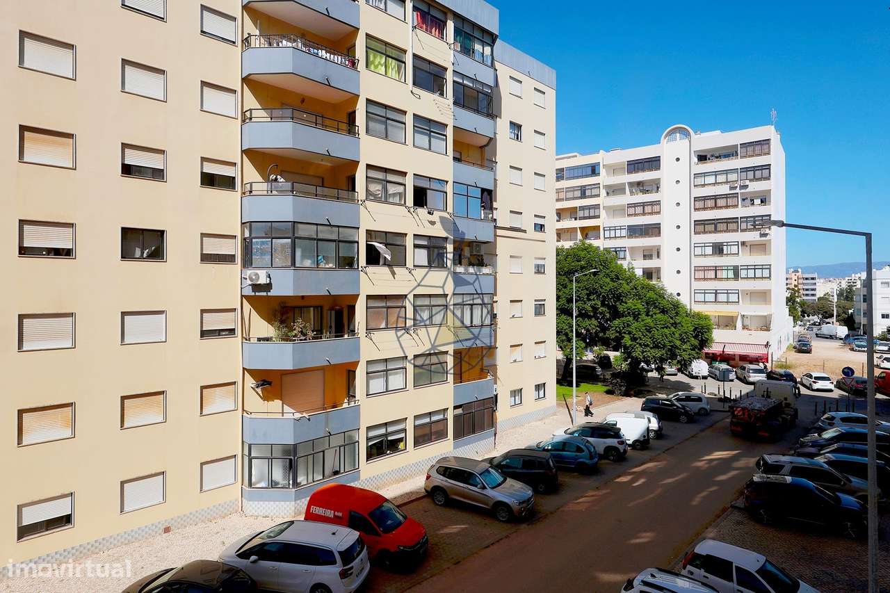Apartamento T2 com Garagem e Elevador — Portimão-18