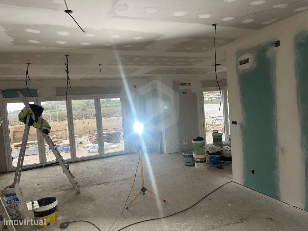 Moradia Isolada T4 com Piscina com vista desafogada para a Serra - Grande imagem: 5/23