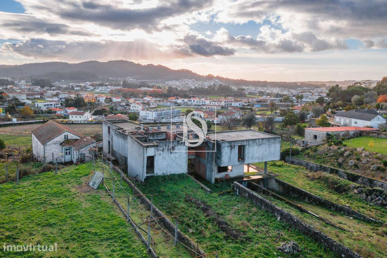 Projeto de Luxo para Concluir – Terreno + Estrutura em Alvelos-6