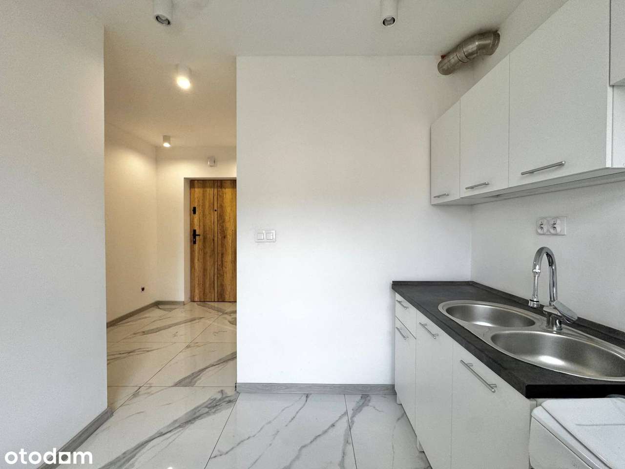 Sprzedaż/wynajem - Jasna Kawalerka na I Piętrze Po Generalnym Remoncie-7