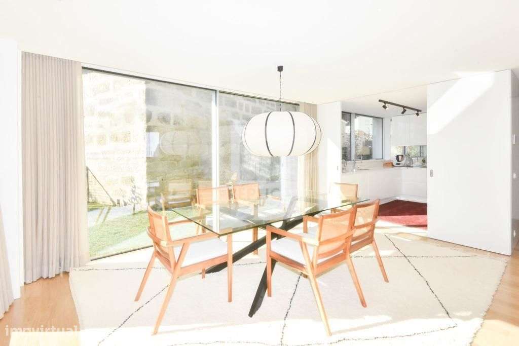 Moradia T4 em Condomínio Fechado com Piscina e Jardim - Grande imagem: 3/40