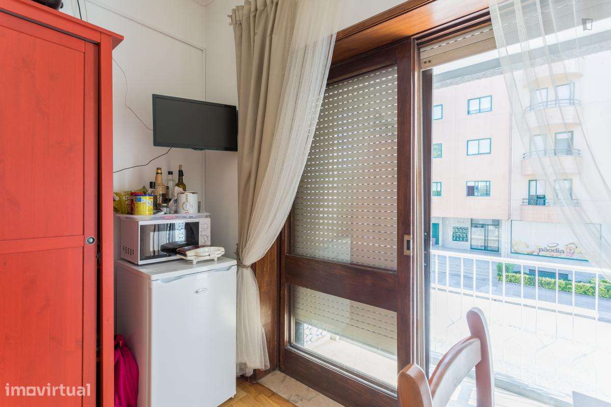 Quarto - localizado em Paranhos Porto - Grande imagem: 2/17