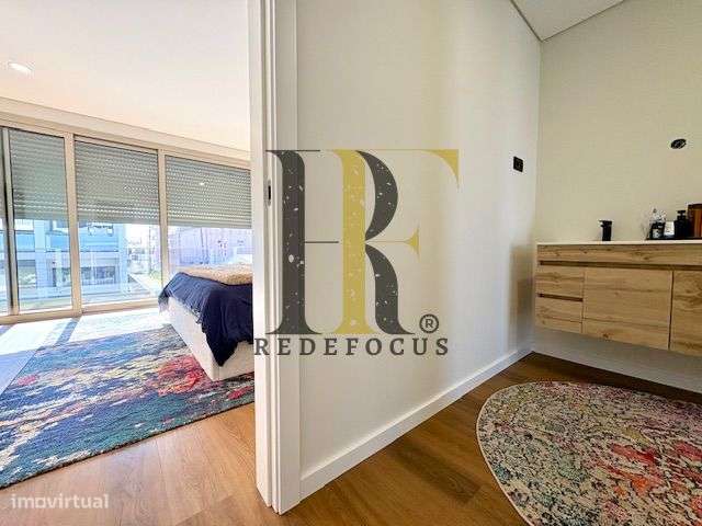 Moradia T4 de Luxo com Piscina e Jardim em Esmoriz-35