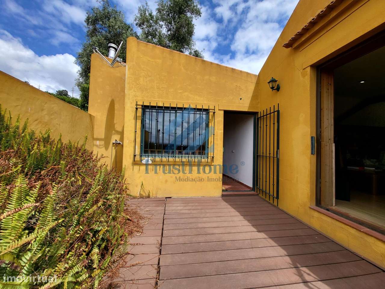 MoradiaV5 com jardim, piscina e ginásio no centro de Coruche-31