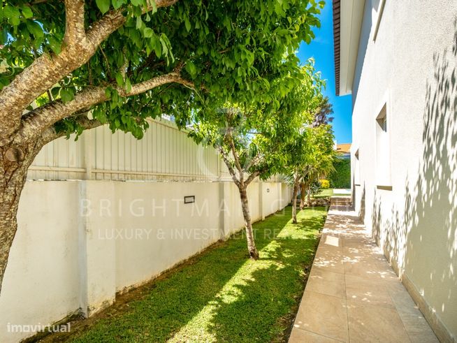 Moradia T4 + 1 com jardim e piscina, em Bicesse, Cascais-49
