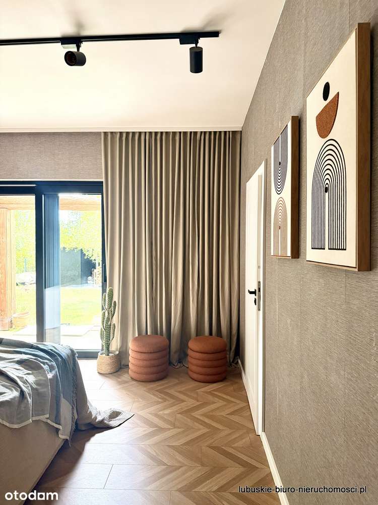 Komfortowy dom jednorodzinny z pięknym ogrodem-6