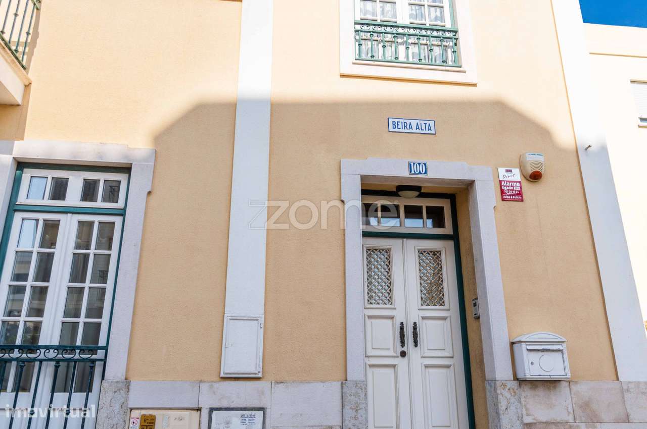 Moradia T5 localizada no centro Parede com piscina interior e jardim - Grande imagem: 3/60