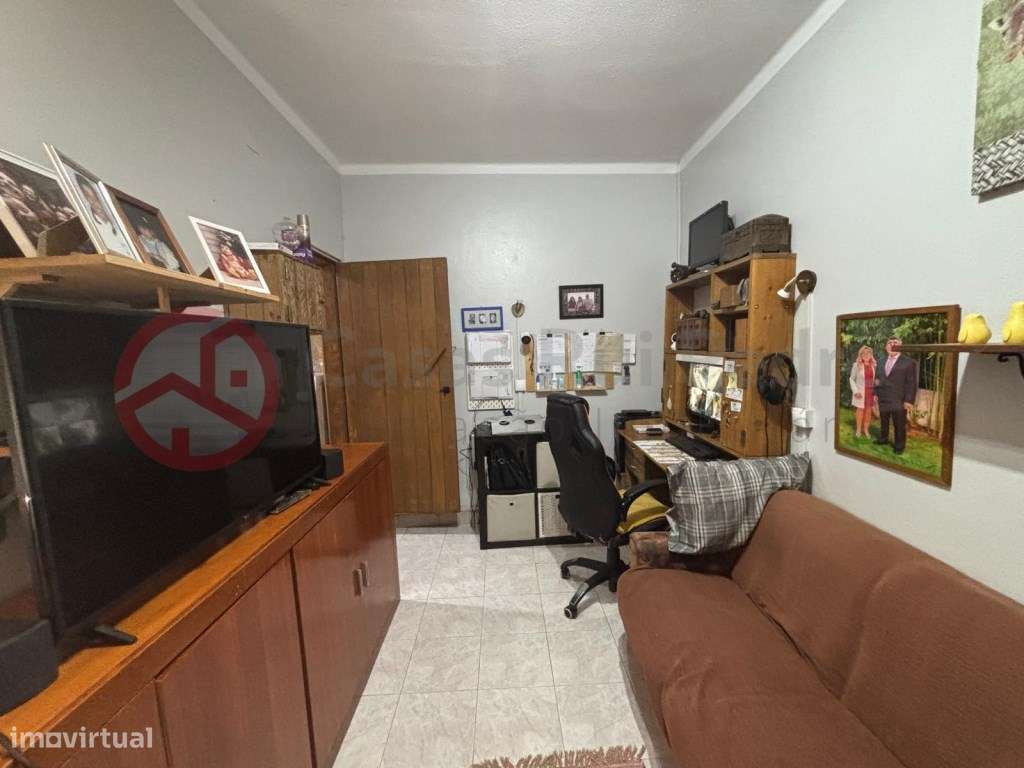 Moradia com dois apartamentos independentes no Laranjeiro, Almada-11